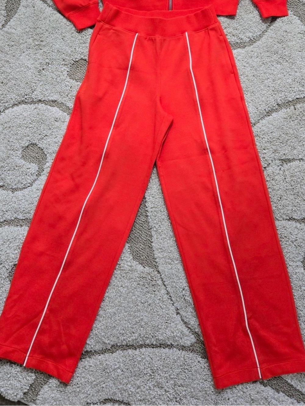 SPANX Poppy color Pull-On Pants with White Front Piping